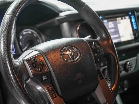 Used 2019 Toyota Tacoma TRD Sport w/ Technology Package image 18