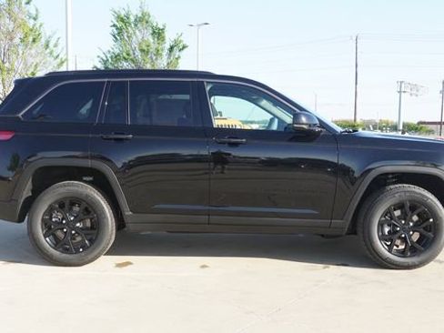 New 2026 Jeep Grand Cherokee Altitude AWD/4WD image 10
