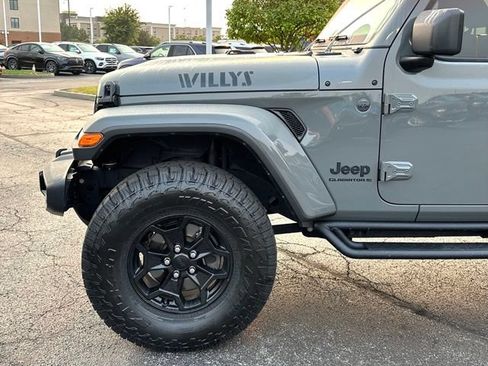 Used 2023 Jeep Gladiator Sport AWD/4WD image 8