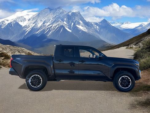 Used 2025 Toyota Tacoma TRD Off-Road image 6