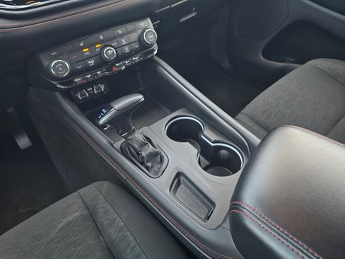 Used 2025 Dodge Durango GT AWD/4WD image 17