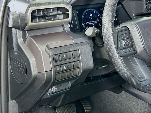 Certified 2025 Toyota Tacoma SR5 AWD/4WD image 10