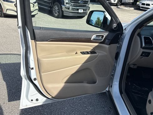 Used 2014 Jeep Grand Cherokee Laredo w/ Quick Order Package 23E RWD image 11