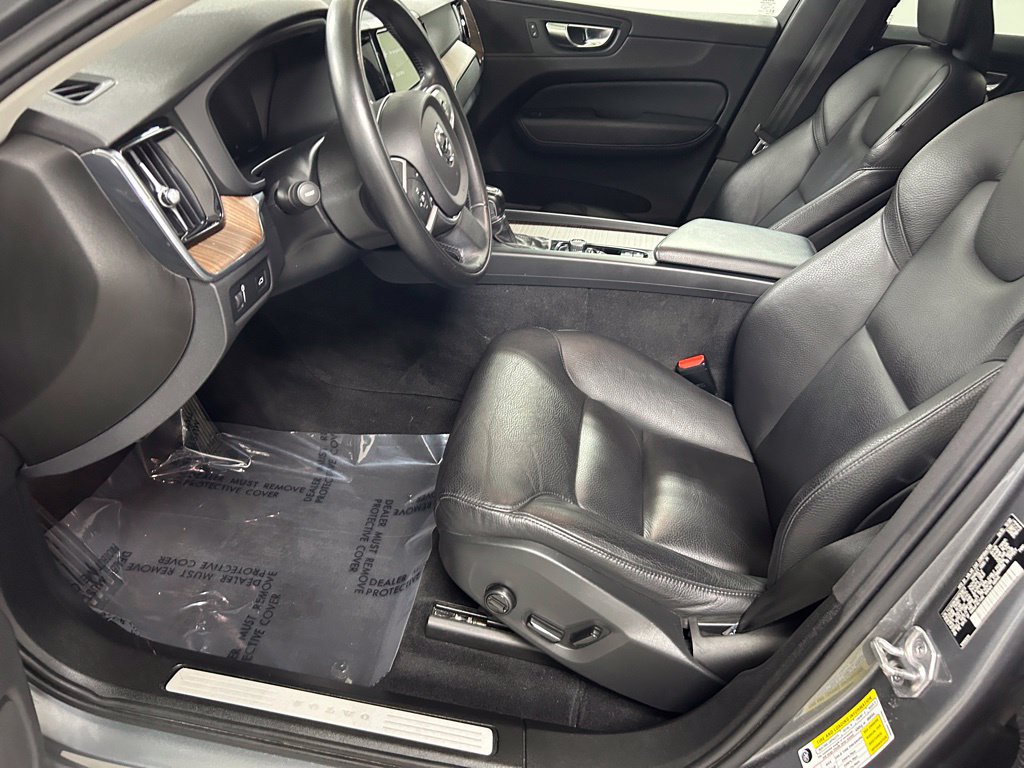 Used 2021 Volvo XC60 T5 Momentum w/ Climate Package AWD/4WD image 12