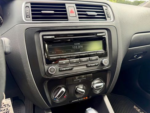 Used 2012 Volkswagen Jetta SE FWD image 17