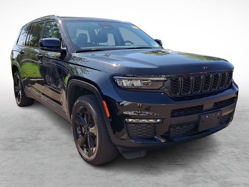Used 2023 Jeep Grand Cherokee L Limited w/ Black Appearance Package AWD/4WD image 3