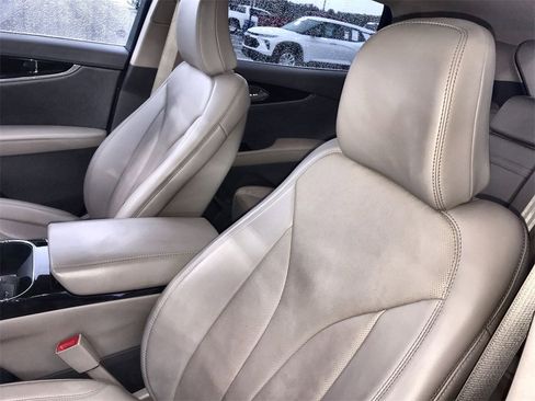 Used 2022 Lincoln Nautilus Reserve image 11