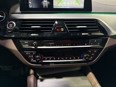 Used 2018 BMW M550i xDrive AWD/4WD image 27