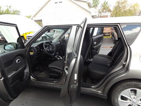 Used 2016 Kia Soul FWD image 12