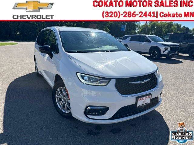 Used 2024 Chrysler Pacifica Touring-L FWD image 1