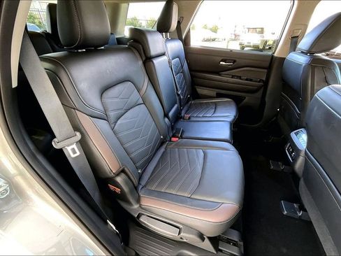 Used 2025 Nissan Pathfinder Platinum w/ Cargo Package image 34