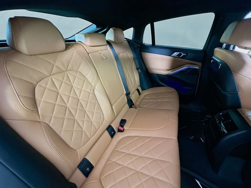 Used 2024 BMW X6 xDrive40i w/ Premium Package image 27