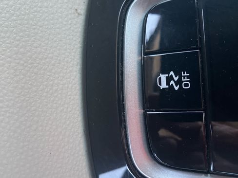 Used 2025 Toyota Corolla LE FWD image 23