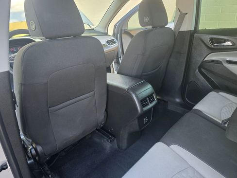 Used 2020 Chevrolet Equinox LS FWD image 25