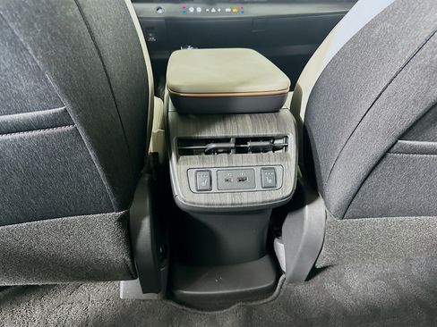 Used 2023 Nissan Ariya FWD image 28
