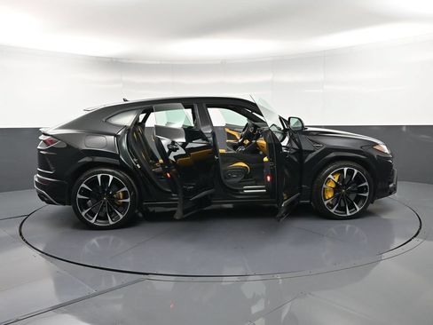 Used 2022 Lamborghini Urus AWD/4WD image 39
