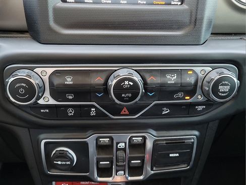 Used 2018 Jeep Wrangler Unlimited Rubicon AWD/4WD image 15