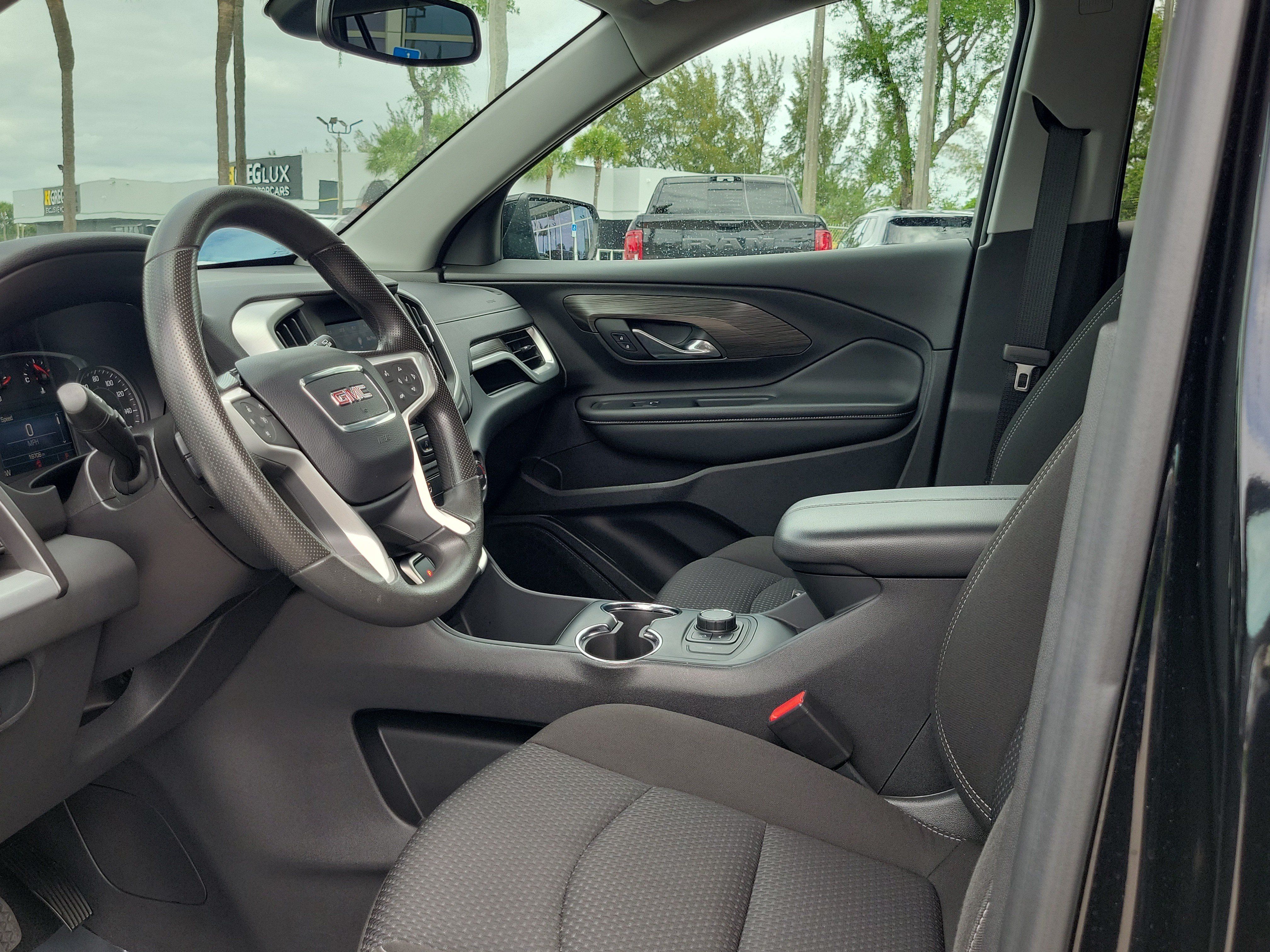 Used 2024 GMC Terrain SLE FWD image 11
