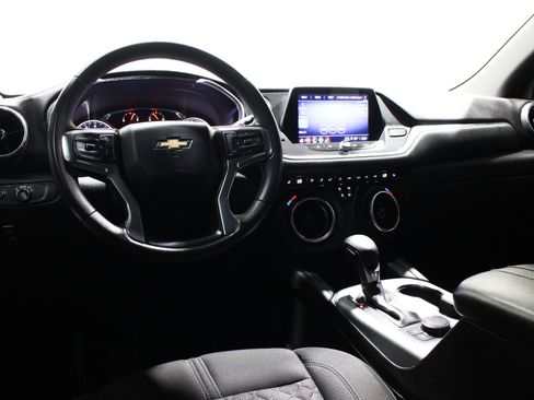 Used 2022 Chevrolet Blazer LT FWD image 2