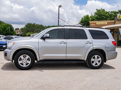 Used 2017 Toyota Sequoia SR5 w/ Premium Package RWD image 8