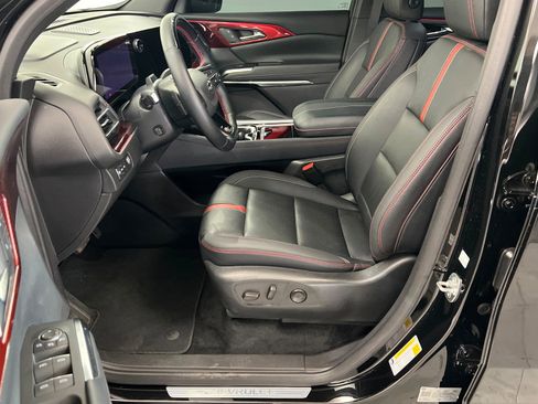Used 2024 Chevrolet Traverse RS FWD image 18