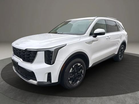 Used 2024 Kia Sorento S image 1