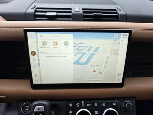 Used 2023 Land Rover Defender 110 image 18