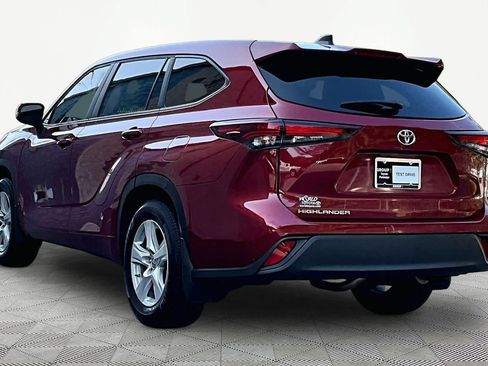 Certified 2025 Toyota Highlander LE FWD image 12