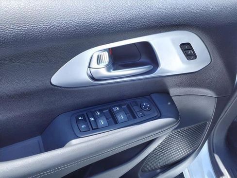 New 2023 Chrysler Pacifica Touring-L w/ S Appearance Package image 19