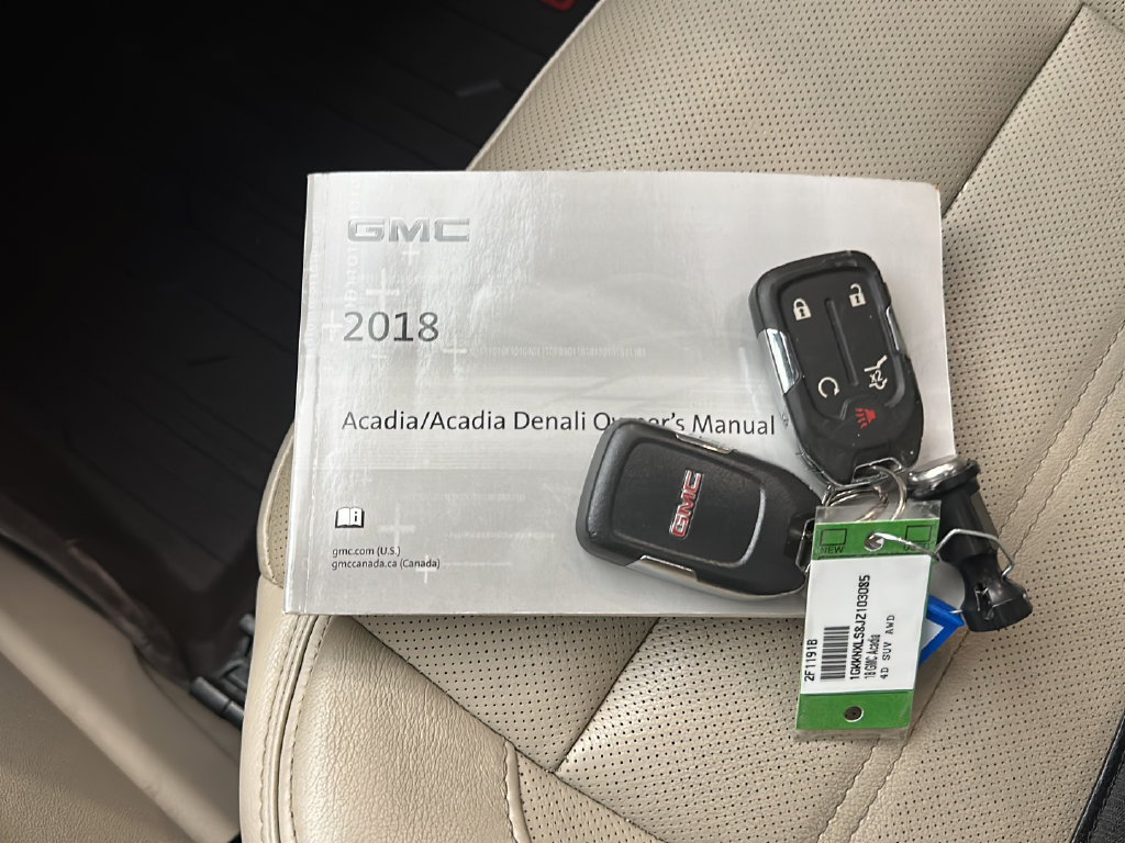 Used 2018 GMC Acadia Denali w/ Technology Package AWD/4WD image 39