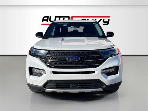 Used 2022 Ford Explorer Limited w/ Equipment Group 301A image 2