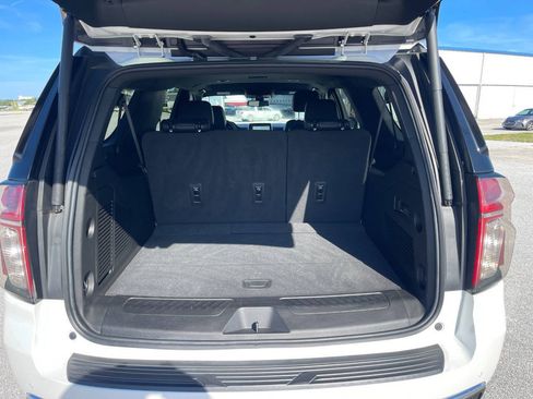 Used 2022 Chevrolet Suburban LT w/ Luxury Package RWD image 27