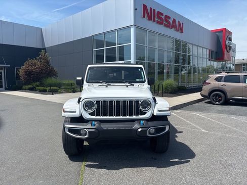 Used 2024 Jeep Wrangler Unlimited Sahara AWD/4WD image 2