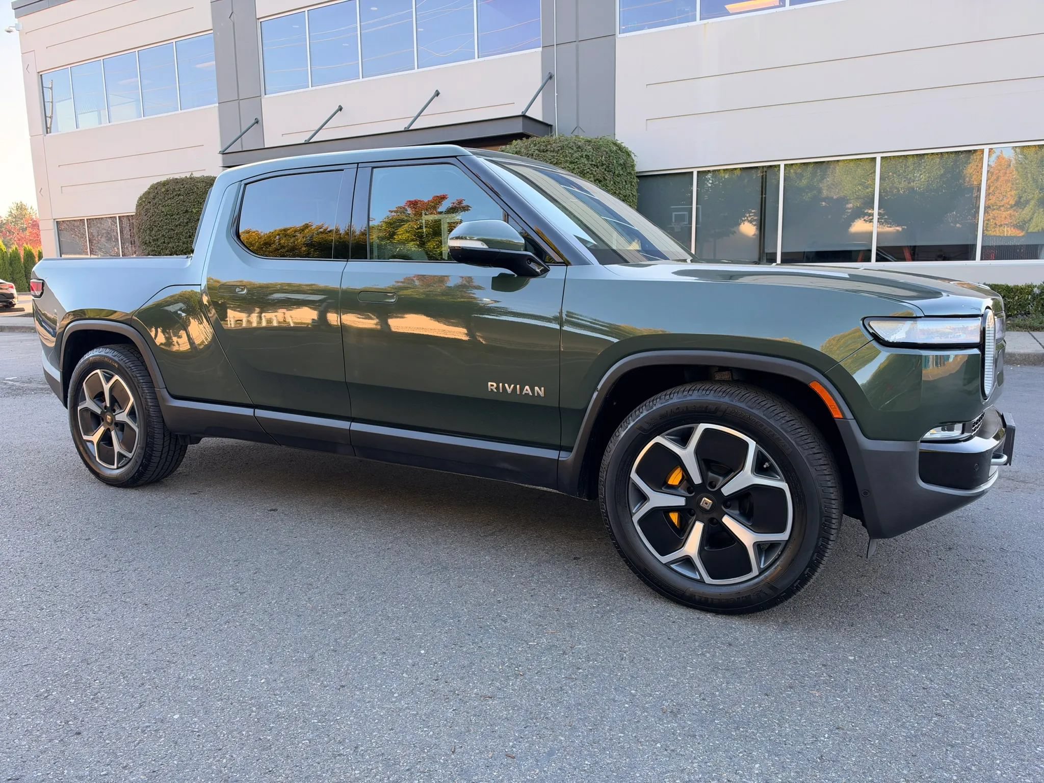 Used 2022 Rivian R1T Adventure AWD/4WD image 1