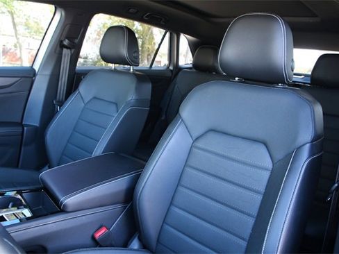 Certified 2025 Volkswagen Atlas Cross Sport SEL R-Line image 11