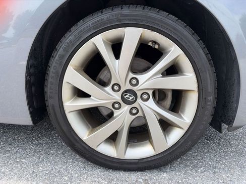 Used 2017 Hyundai Veloster FWD image 23