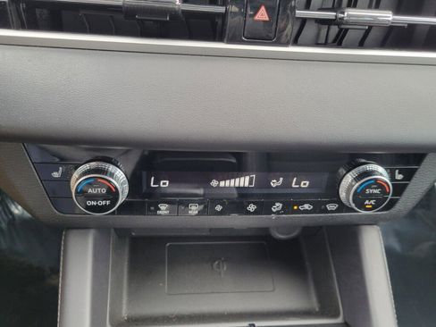 Used 2023 Mitsubishi Outlander SE image 22