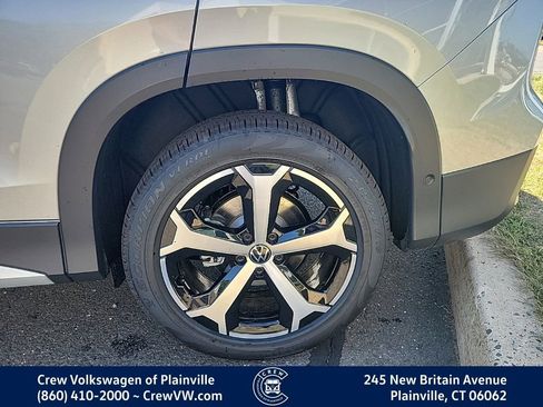 New 2025 Volkswagen Tiguan SE image 19