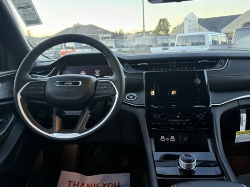 New 2025 Jeep Grand Cherokee Laredo X w/ Luxury Tech Group I image 25