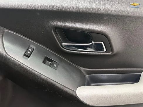 Used 2017 Chevrolet Trax LT w/ Driver Confidence Package FWD image 24