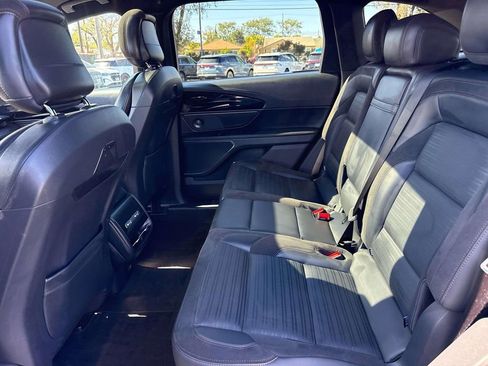 Used 2025 Lincoln Nautilus Reserve w/ Jet Appearance Package image 10