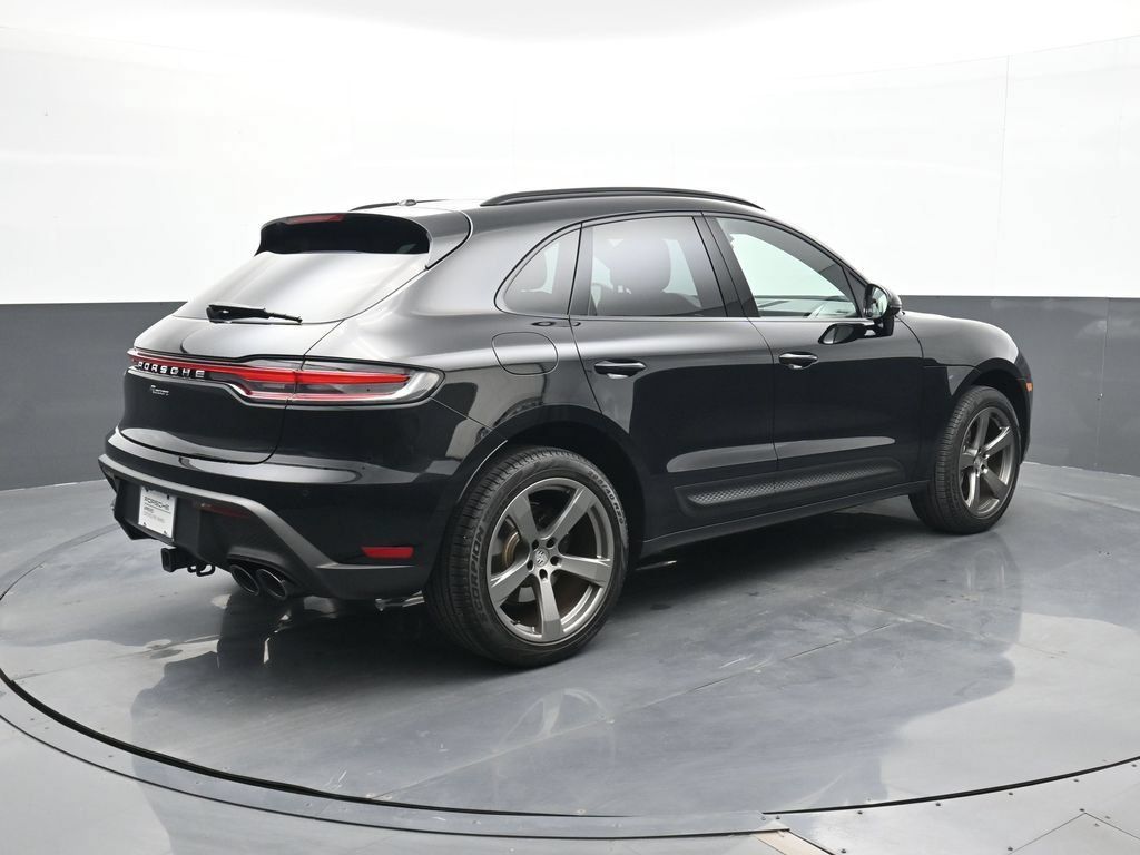 Certified 2025 Porsche Macan AWD/4WD image 23