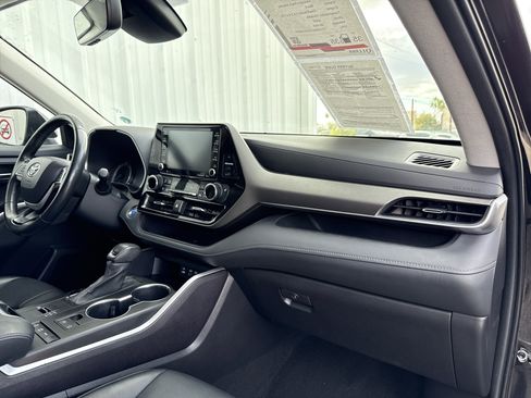 Used 2022 Toyota Highlander XLE image 39