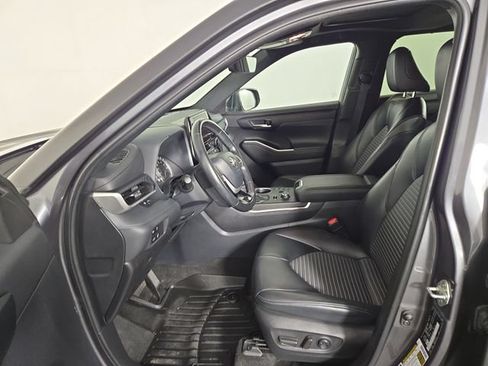 Used 2023 Toyota Highlander XSE AWD/4WD image 11
