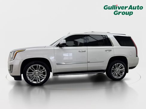 Used 2017 Cadillac Escalade Luxury AWD/4WD image 2