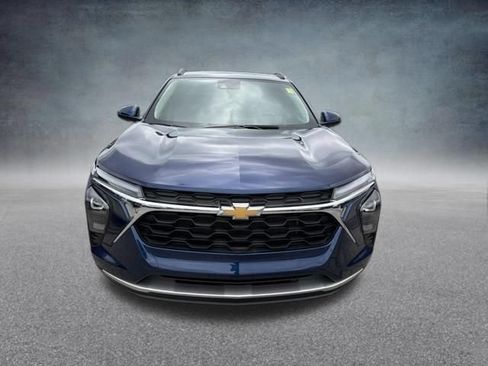 Used 2024 Chevrolet Trax LT w/ Driver Confidence Package FWD image 3
