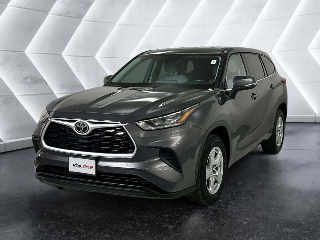 Used 2020 Toyota Highlander L FWD image 3