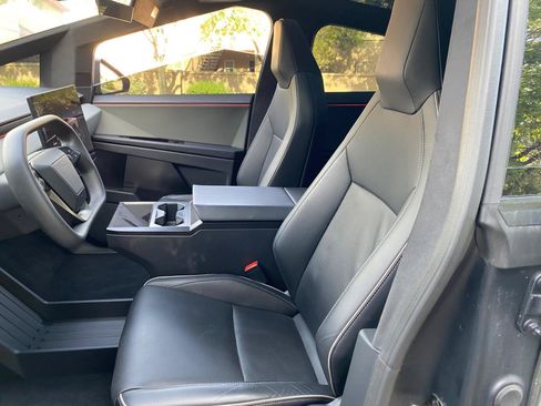 Used 2025 Tesla Cybertruck AWD Crew Cab image 23