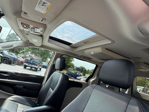 Used 2015 Chrysler Town & Country Touring-L w/ Driver Convenience Group FWD image 16
