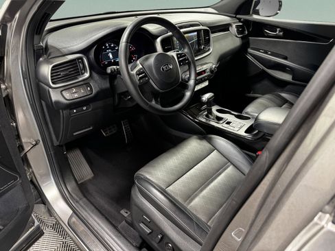 Used 2019 Kia Sorento SX image 9